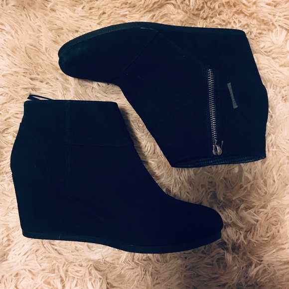 Shoes - Vegan suede booties like new
